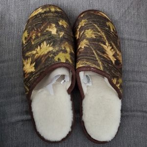 Camouflage Size 8.5-10 Slippers